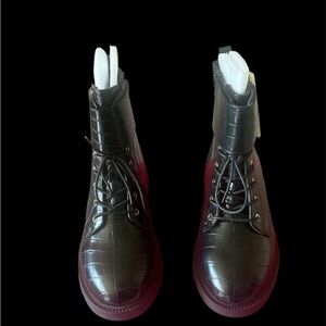 Shoe Dazzle Black Crocodile Texture Ankle Boots